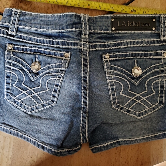 Shorts - Picture 6 of 7